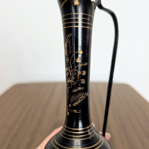 Vintage Black Enameled Etched Gold Tone Brass Pitcher Vase Floral Design - Picture 10 of 13
